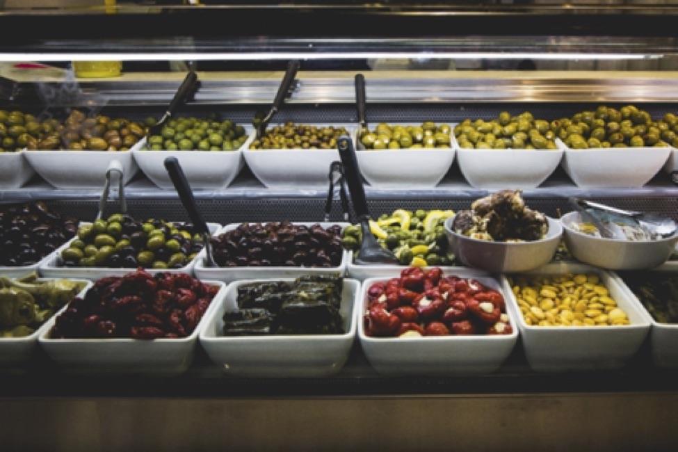 <br />A wide variety of food options may be available at a self-serve salad bar (Image source: Benjamin Ashton on Unsplash)